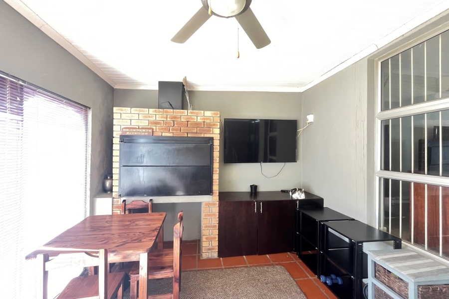 To Let 3 Bedroom Property for Rent in Kaapsig Western Cape
